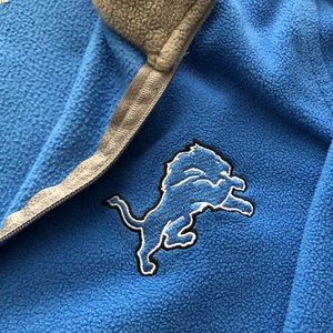 Women’s large lions pull over